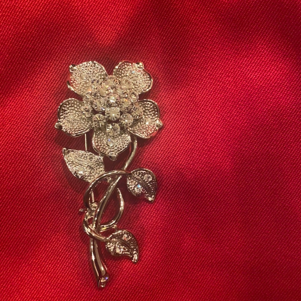 NWOT SILVER FLOWER PIN NEVER WORN